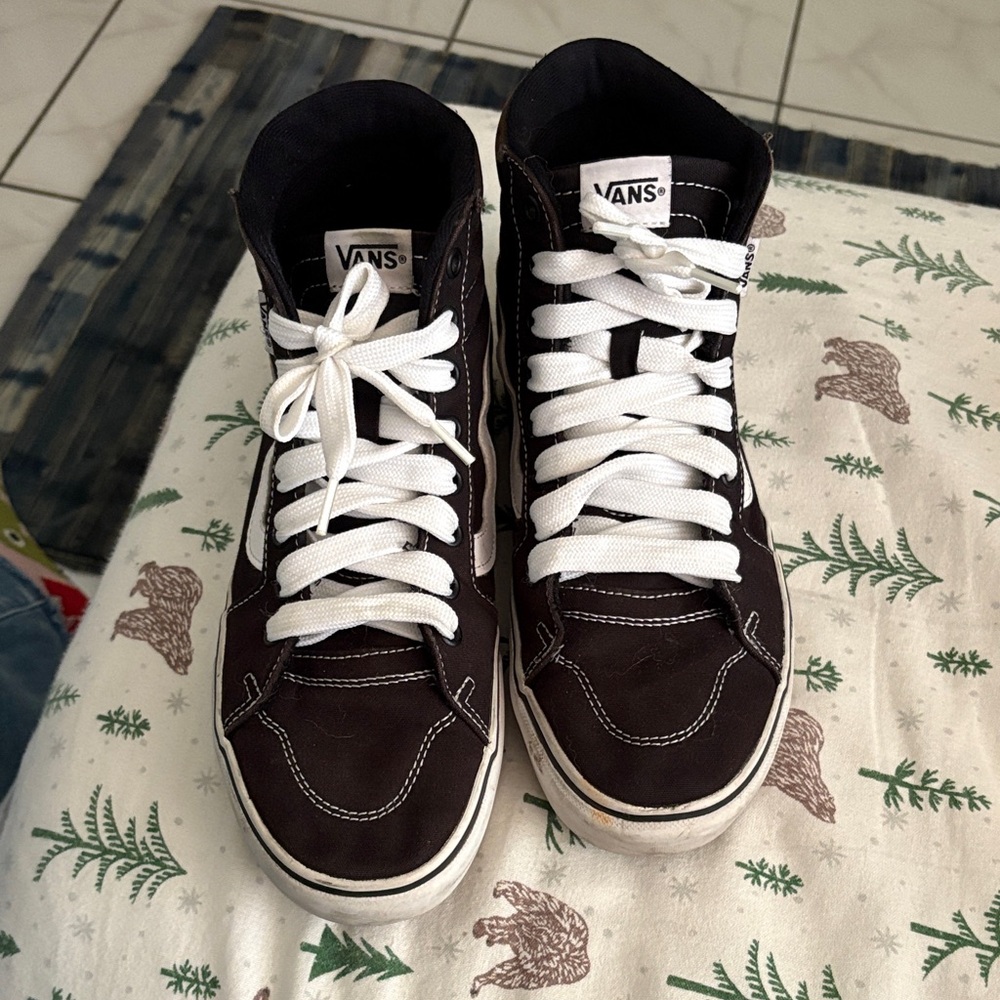 Vans Sk8-Hi Shoe Platform (Unisex) - Size of shoes in pictures!!